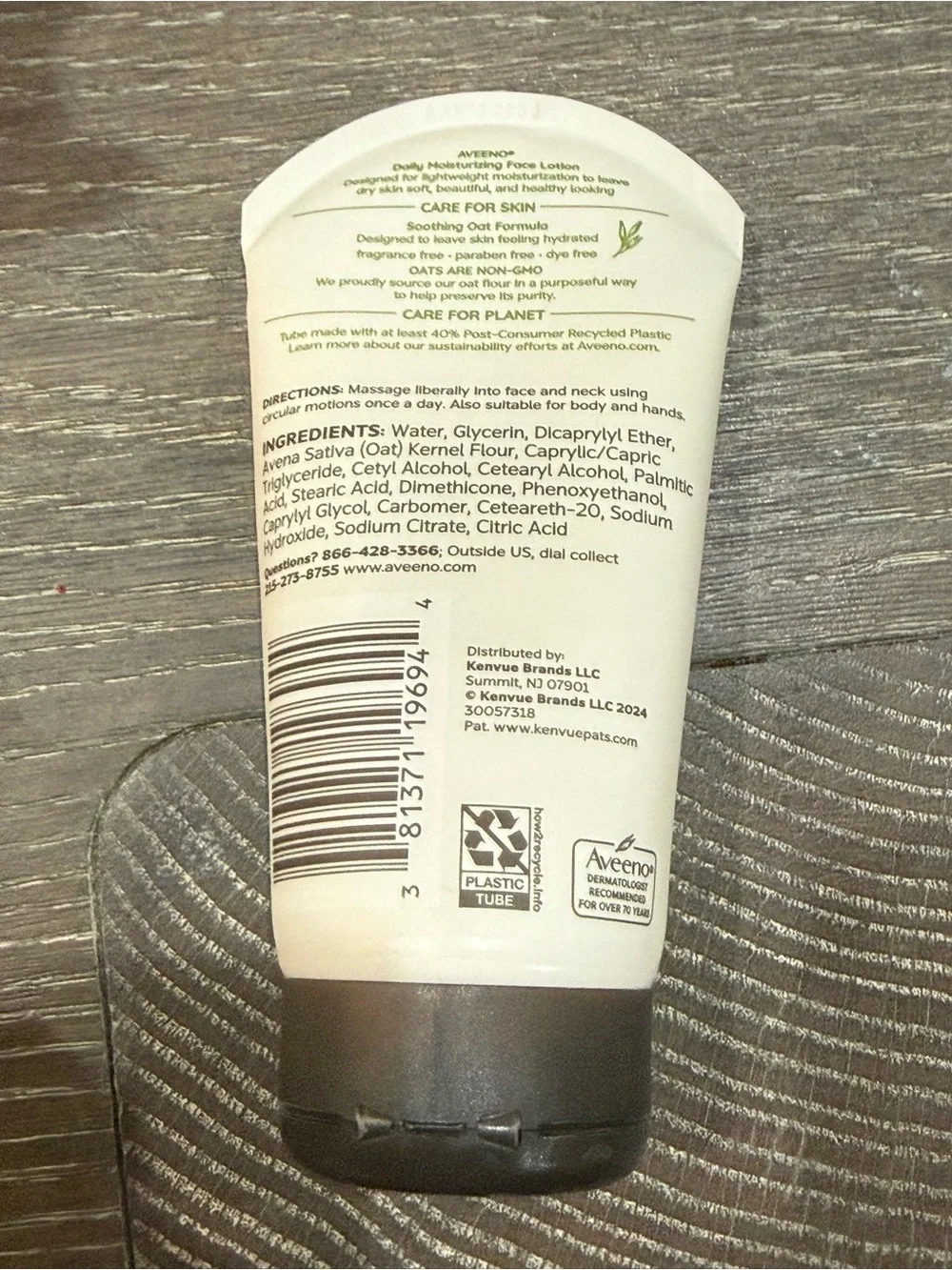 NWT Aveeno Daily Moisturizing Face Lotion lightweight fragrance-free 5.8 fl oz